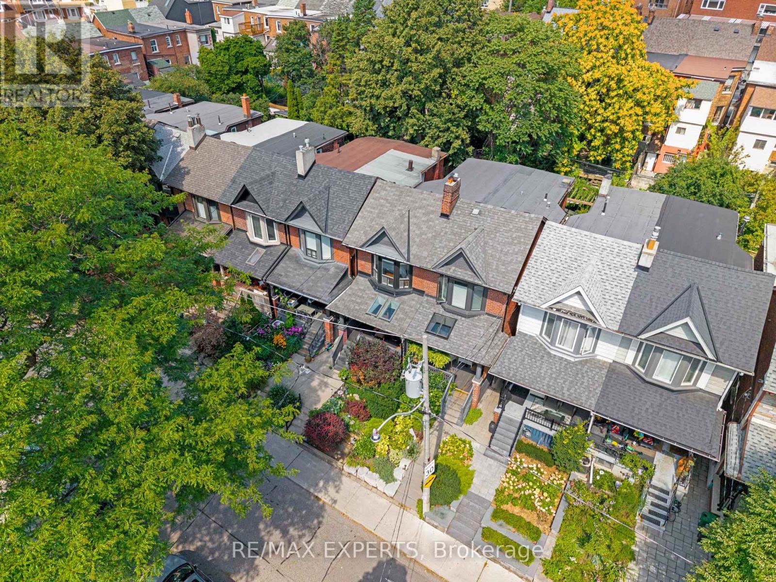 54 Marchmount Road, Toronto, Ontario  M6G 2A9 - Photo 2 - C13750410