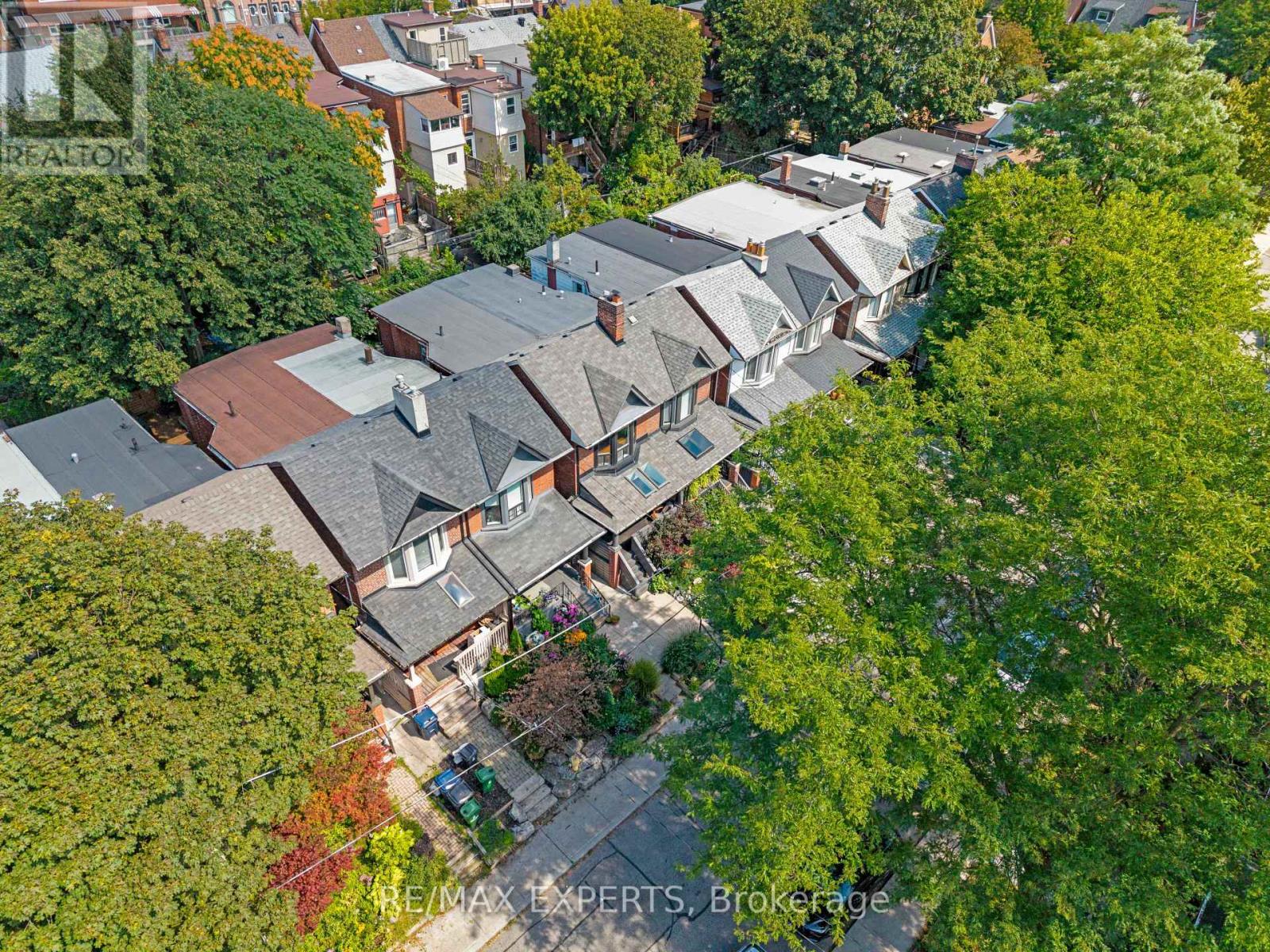 54 Marchmount Road, Toronto, Ontario  M6G 2A9 - Photo 3 - C13750410