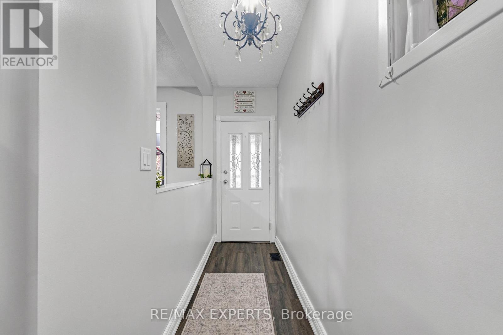 54 Marchmount Road, Toronto, Ontario  M6G 2A9 - Photo 8 - C13750410