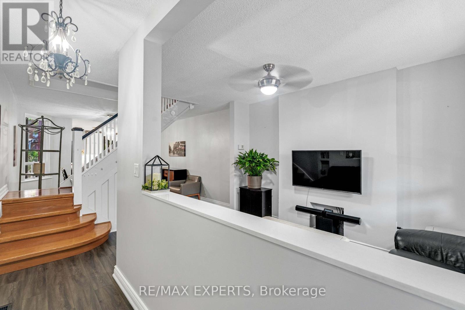 54 Marchmount Road, Toronto, Ontario  M6G 2A9 - Photo 9 - C13750410