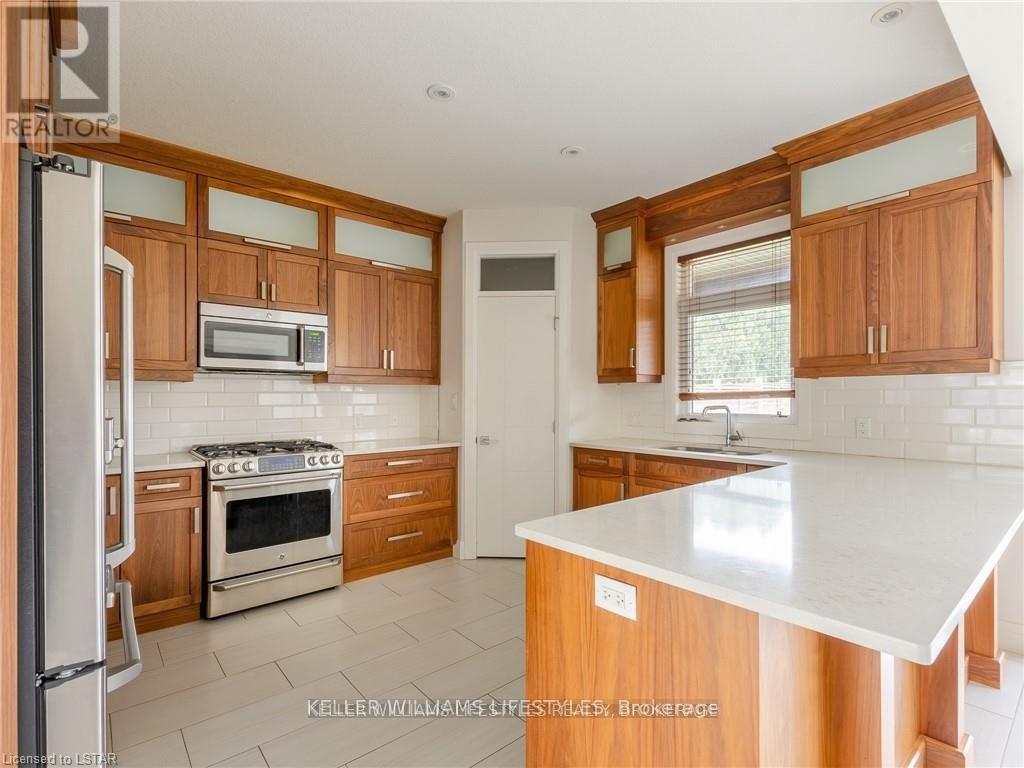 756 Hickorystick, London North, Ontario  N6G 0M9 - Photo 11 - X13750440