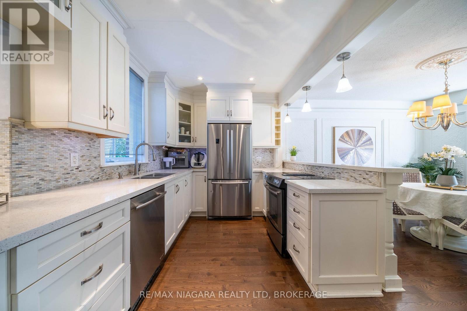 38 Yonge Boulevard, Toronto, Ontario  M5M 3G5 - Photo 18 - C13750476