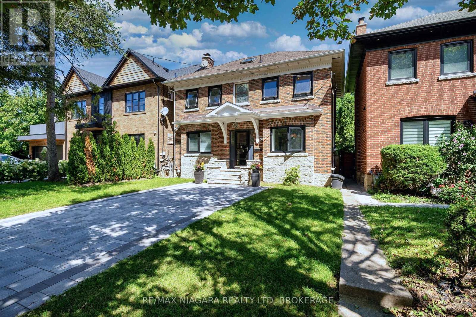 38 Yonge Boulevard, Toronto, Ontario  M5M 3G5 - Photo 3 - C13750476