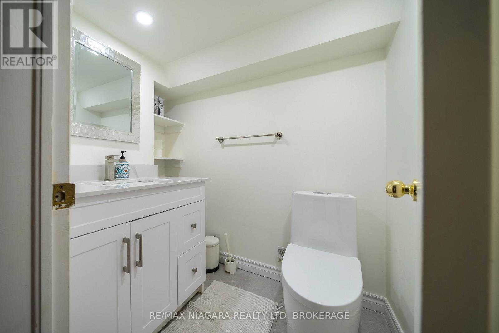 38 Yonge Boulevard, Toronto, Ontario  M5M 3G5 - Photo 38 - C13750476