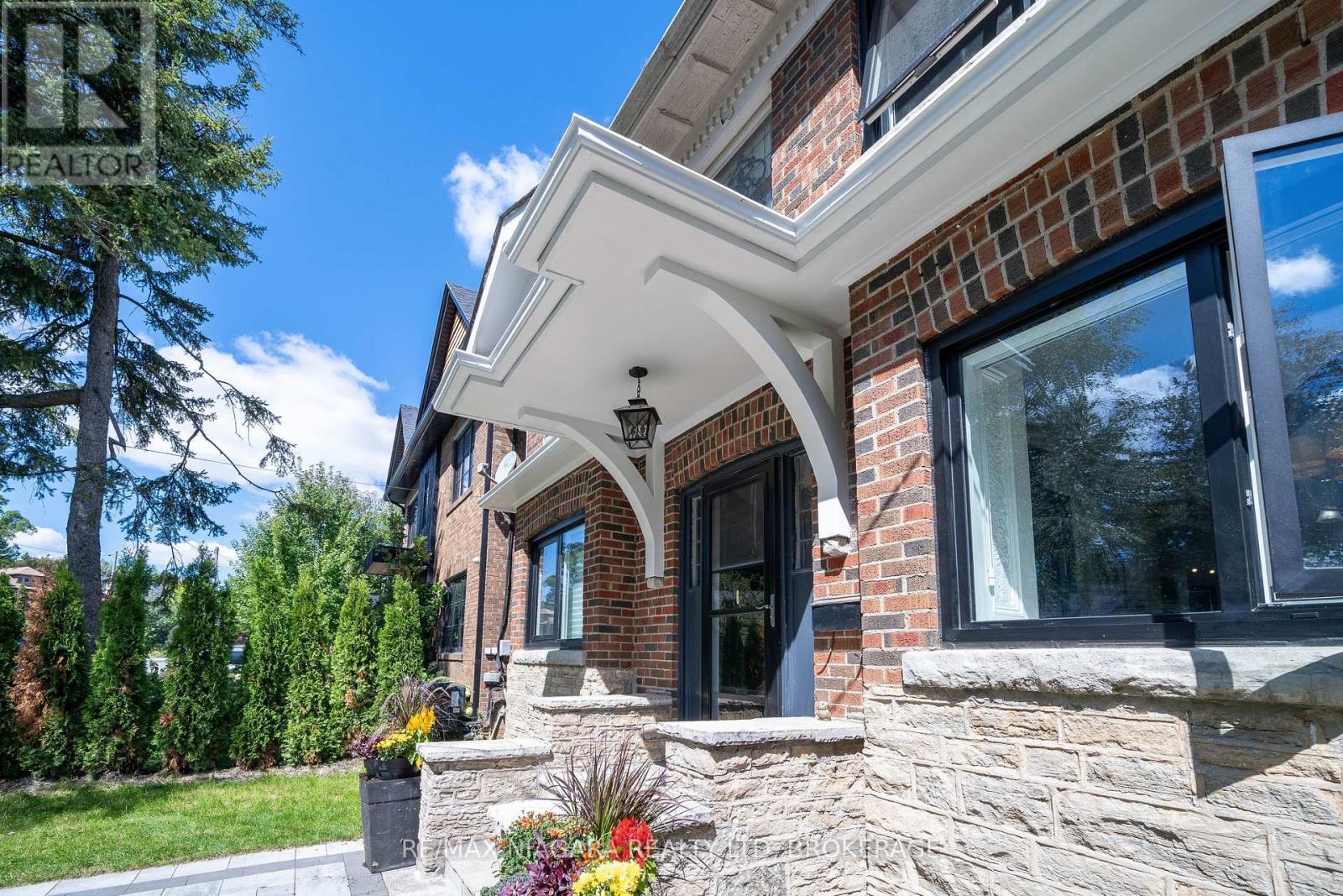 38 Yonge Boulevard, Toronto, Ontario  M5M 3G5 - Photo 4 - C13750476