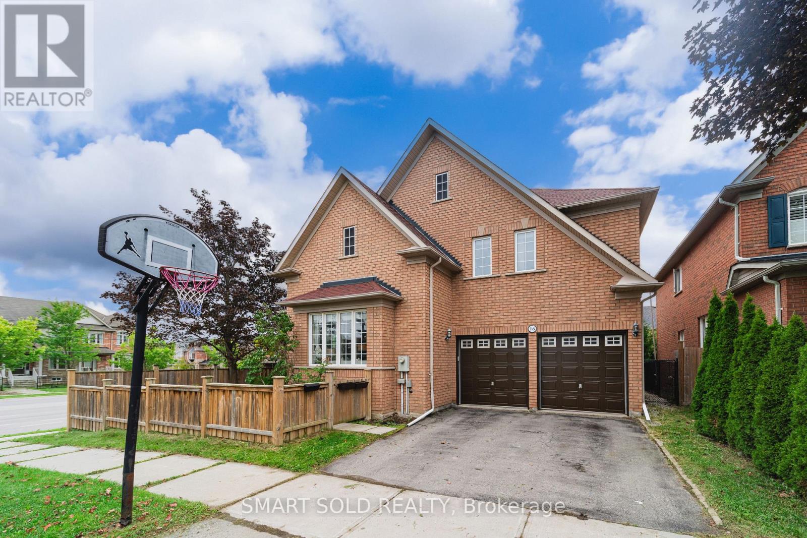 16 COURTNEY CRESCENT, Richmond Hill, Ontario