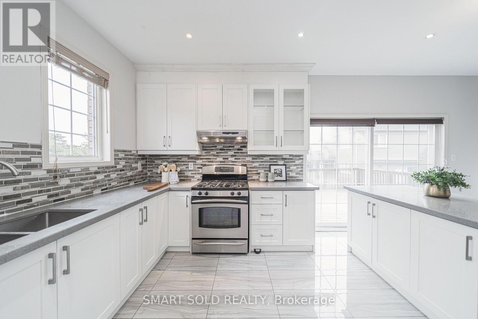 16 Courtney Crescent, Richmond Hill, Ontario  L4E 4B9 - Photo 14 - N13750478