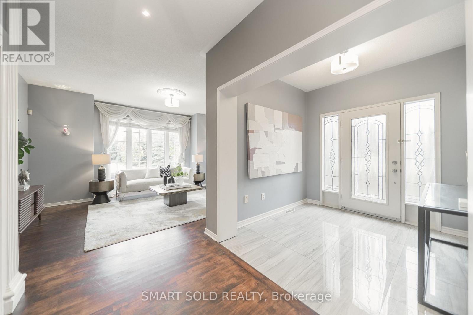 16 Courtney Crescent, Richmond Hill, Ontario  L4E 4B9 - Photo 3 - N13750478