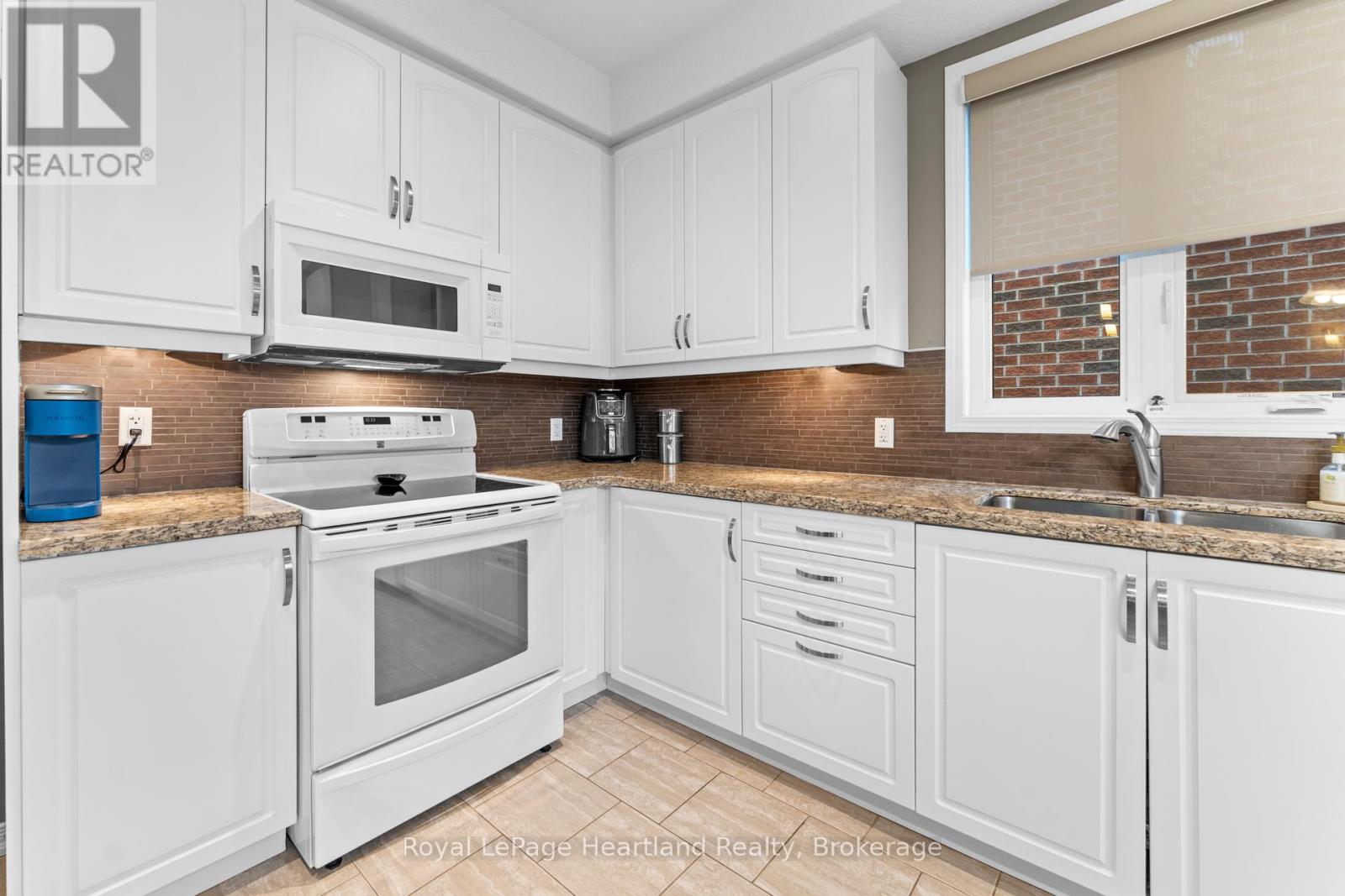 10 Macpherson Avenue, Huron East, Ontario  N0K 1W0 - Photo 22 - X13750516