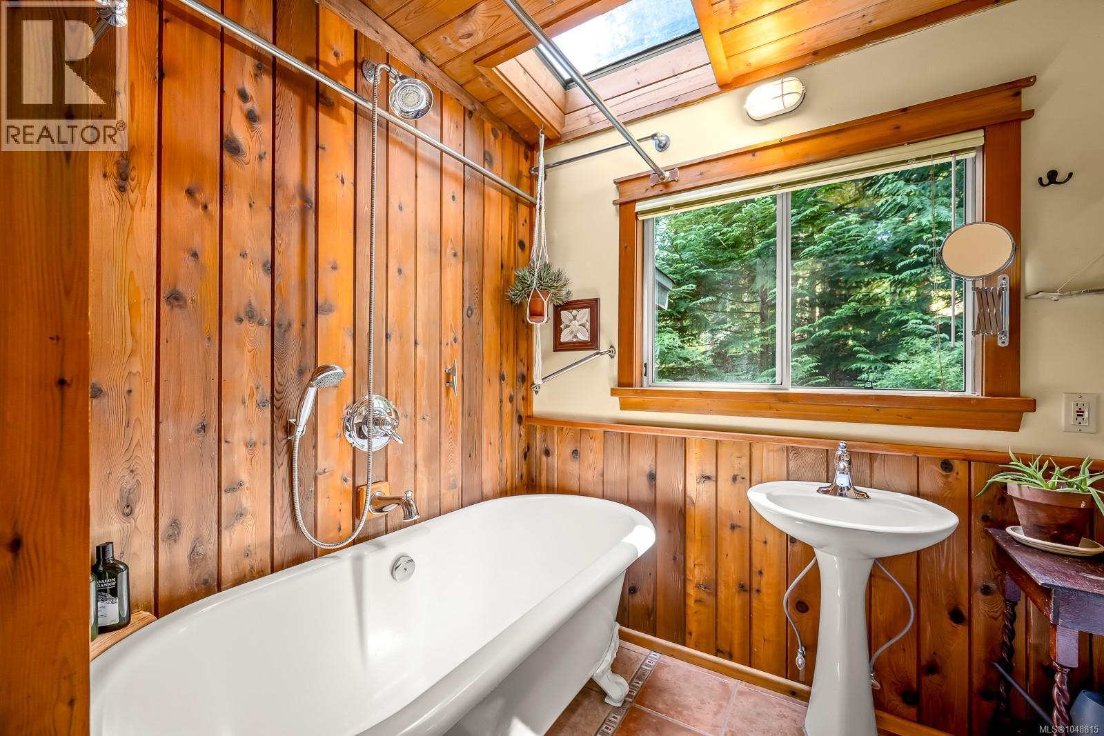 838 Sutil Point Rd, Cortes Island, British Columbia  V0P 1K0 - Photo 12 - 1048815