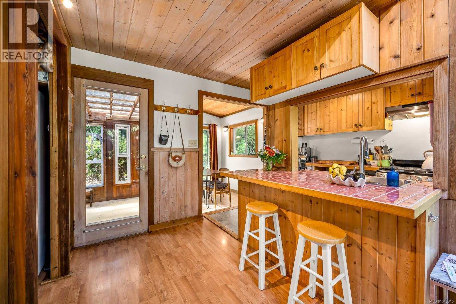 838 Sutil Point Rd, Cortes Island, British Columbia  V0P 1K0 - Photo 3 - 1048815
