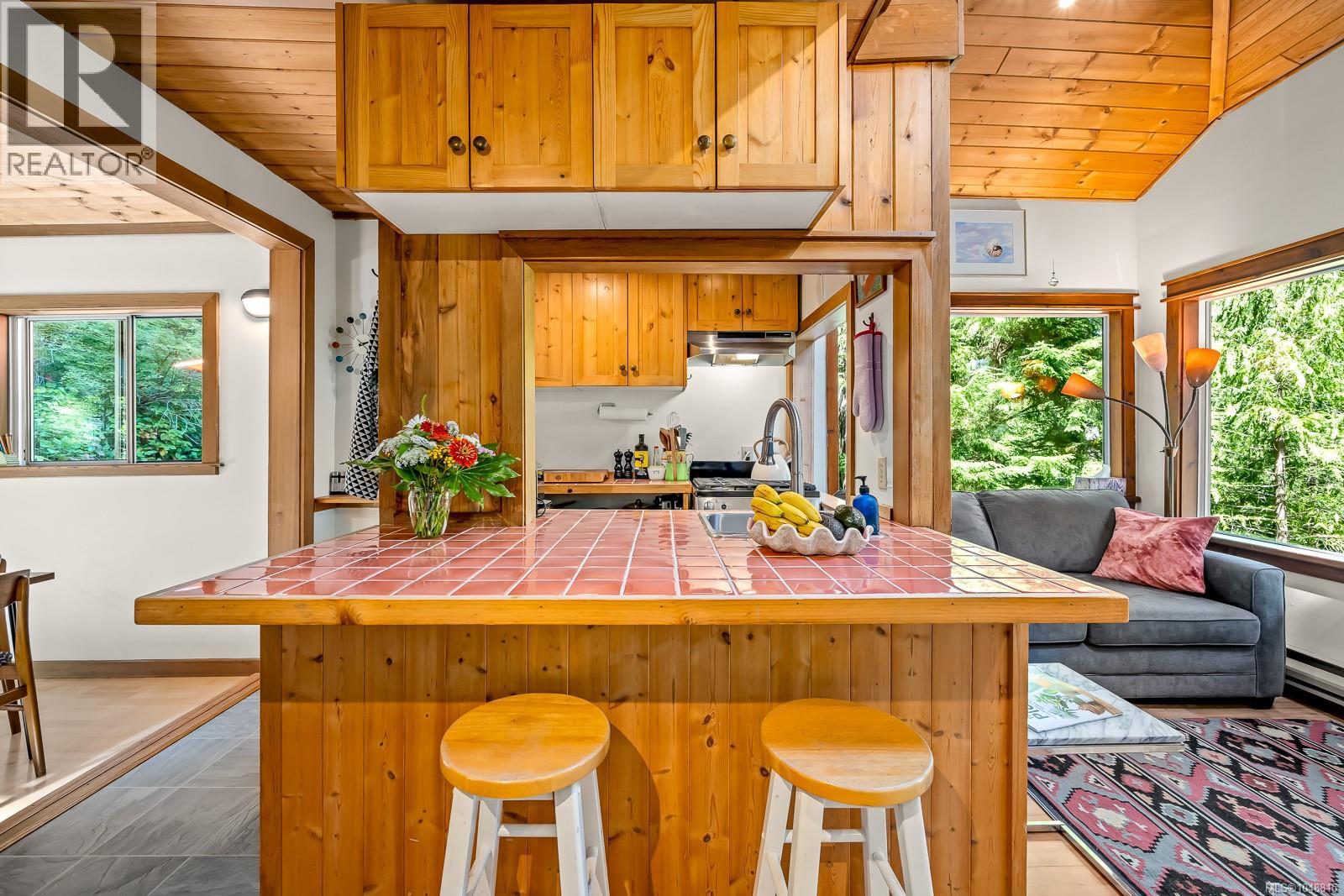 838 Sutil Point Rd, Cortes Island, British Columbia  V0P 1K0 - Photo 5 - 1048815
