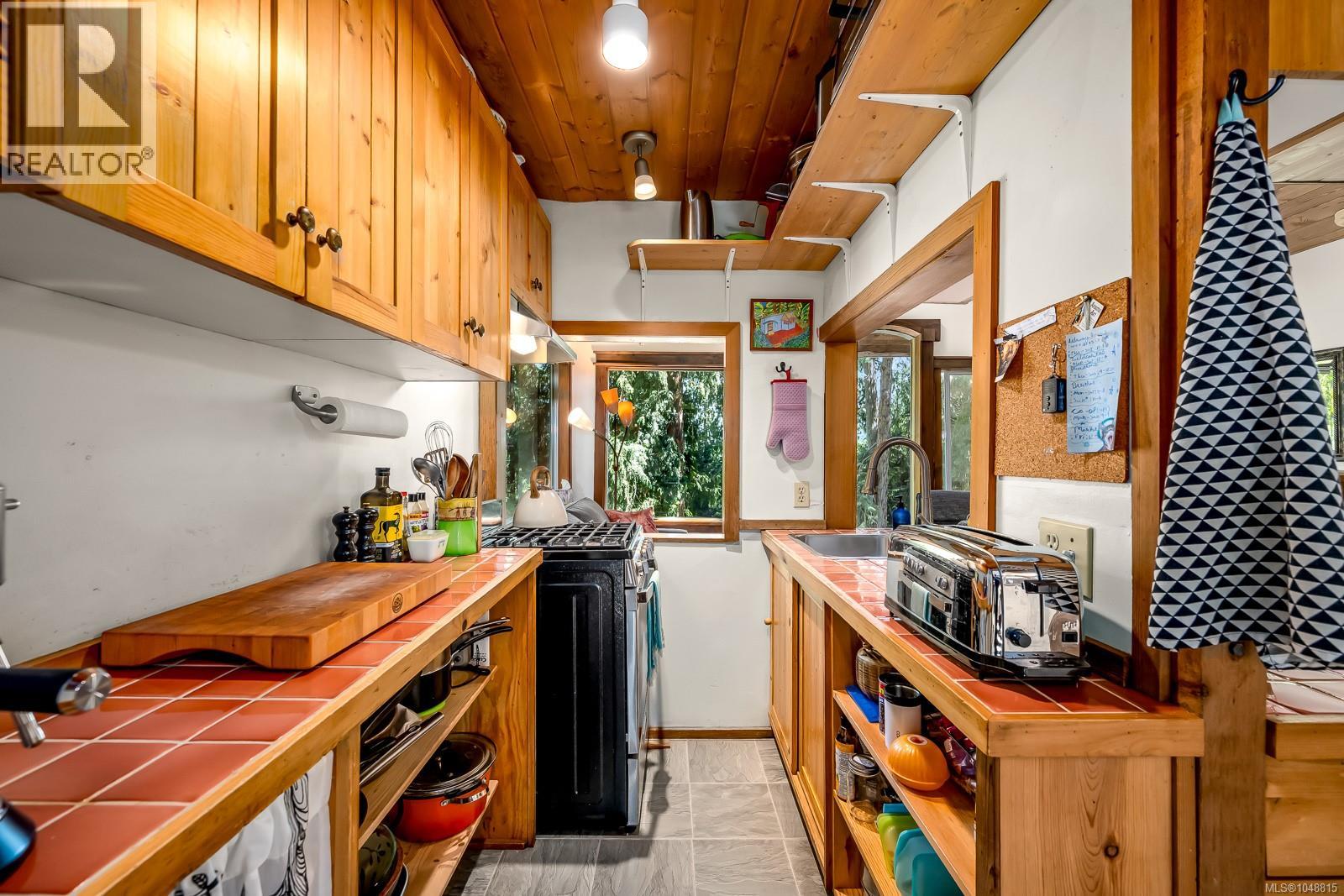 838 Sutil Point Rd, Cortes Island, British Columbia  V0P 1K0 - Photo 9 - 1048815