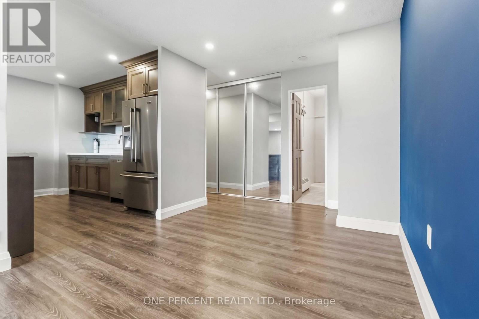 1005 - 15 Elizabeth Street N, Mississauga, Ontario  L5G 2Z3 - Photo 10 - W13750508