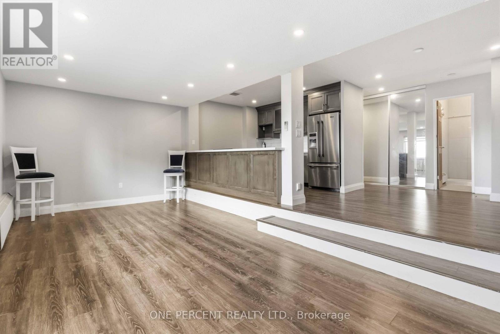 1005 - 15 Elizabeth Street N, Mississauga, Ontario  L5G 2Z3 - Photo 11 - W13750508
