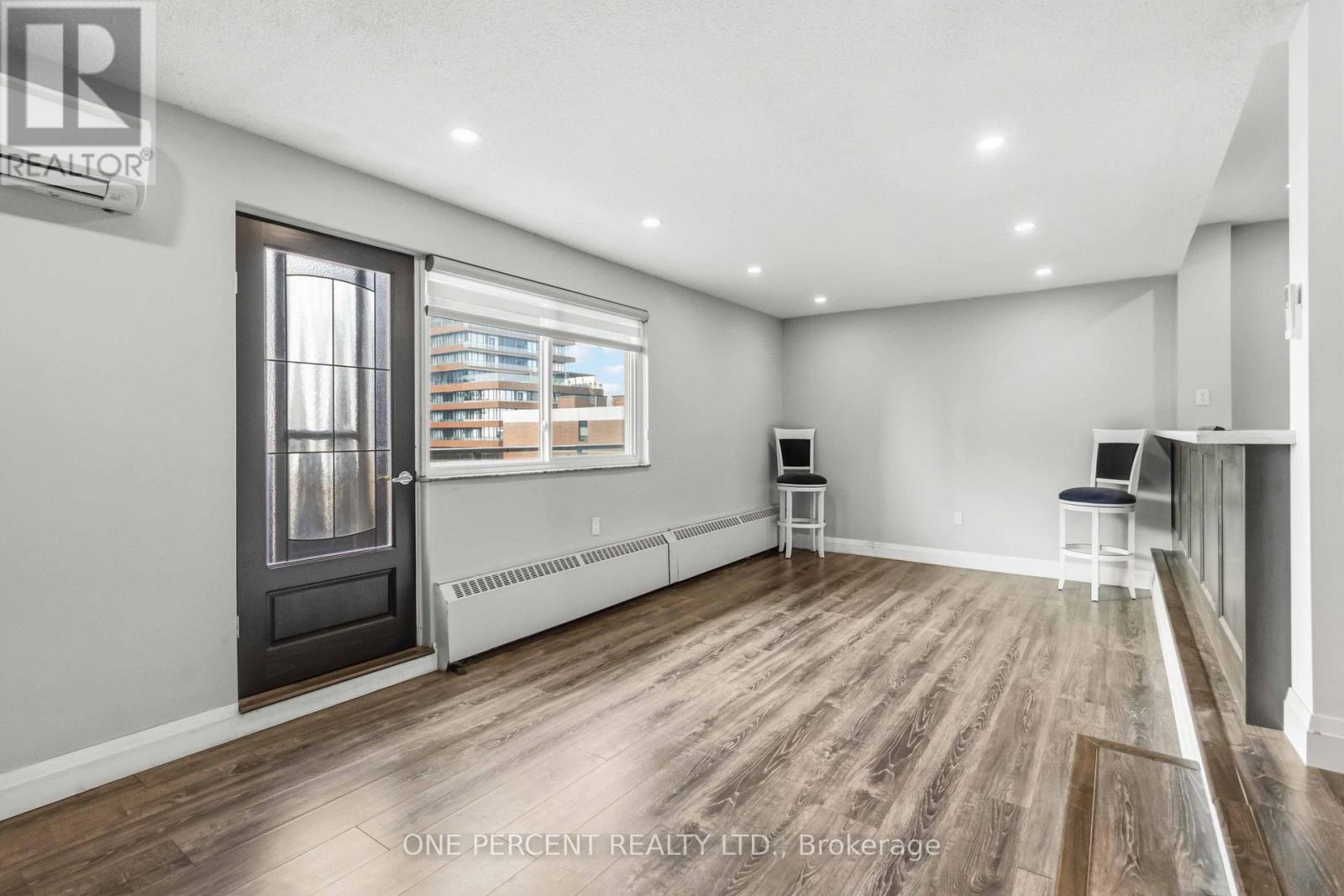 1005 - 15 Elizabeth Street N, Mississauga, Ontario  L5G 2Z3 - Photo 12 - W13750508