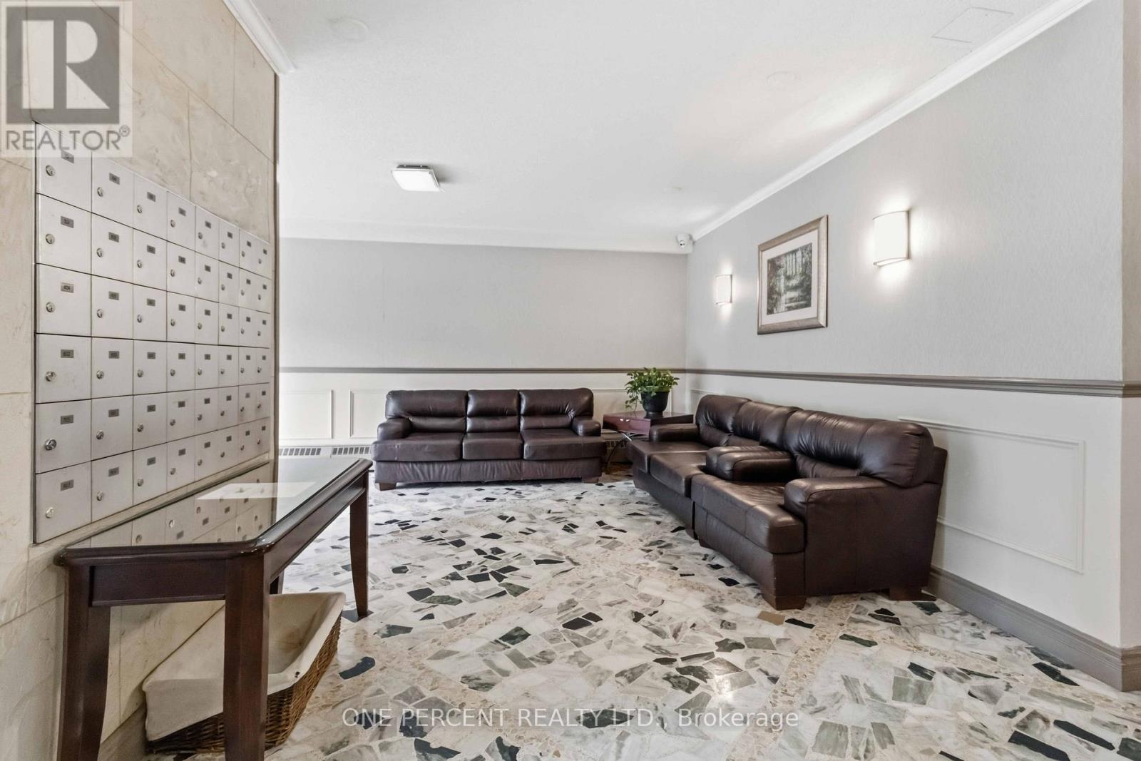 1005 - 15 Elizabeth Street N, Mississauga, Ontario  L5G 2Z3 - Photo 3 - W13750508