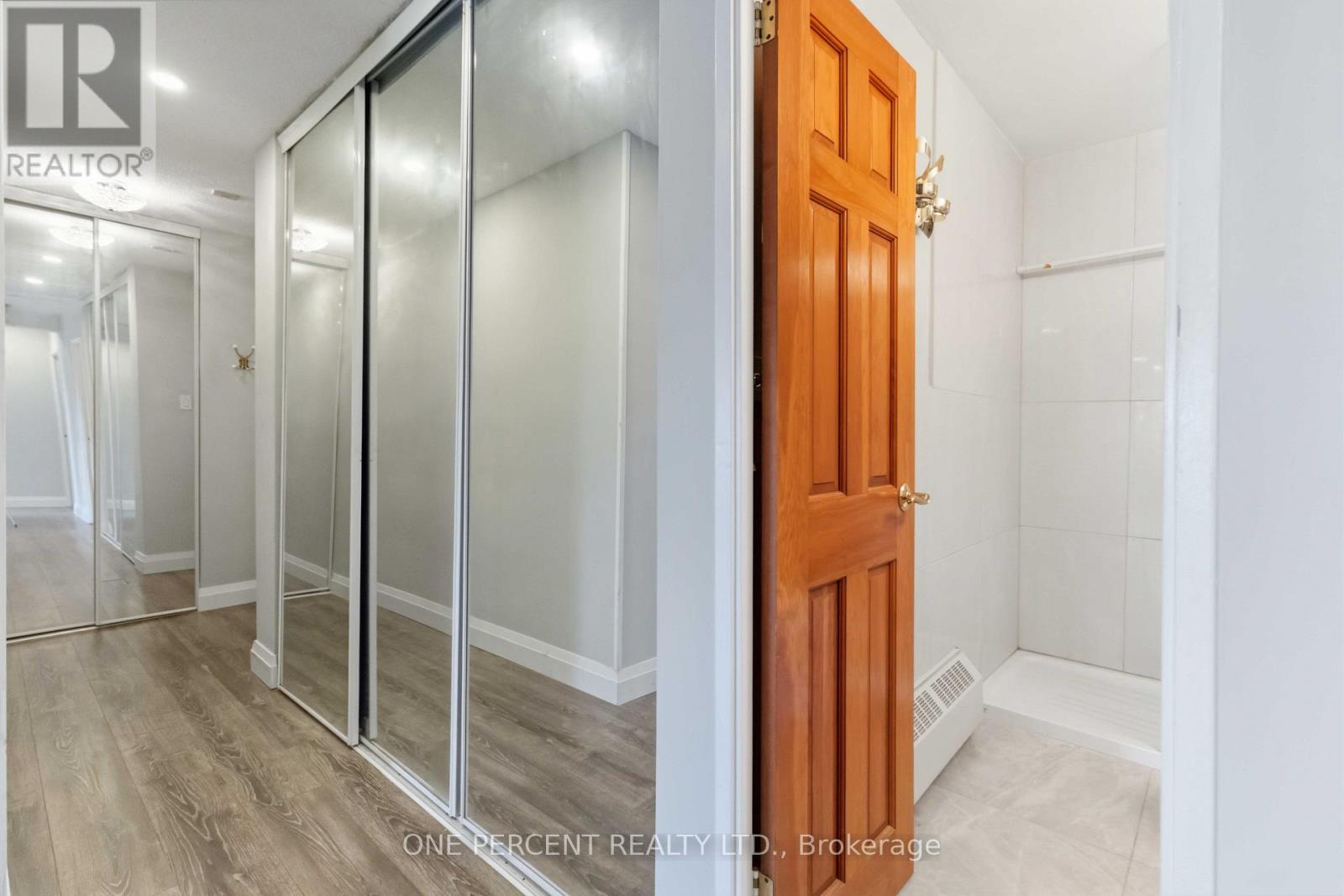 1005 - 15 Elizabeth Street N, Mississauga, Ontario  L5G 2Z3 - Photo 6 - W13750508