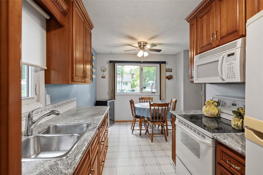 266 St Martin Boulevard Winnipeg Manitoba Canada R2C3X8 2