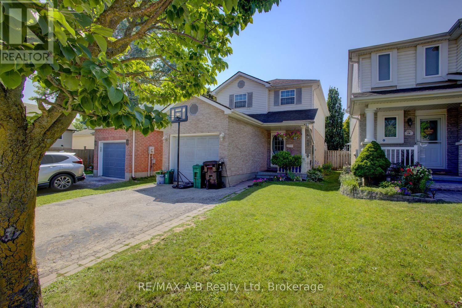 223 Melran Drive, Waterloo, Ontario  N3C 4E5 - Photo 1 - X13750556