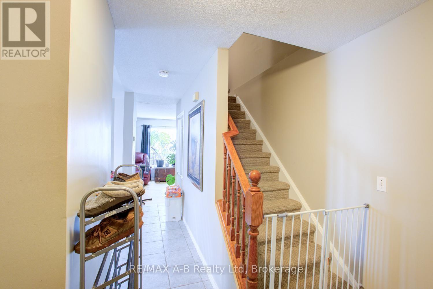 223 Melran Drive, Waterloo, Ontario  N3C 4E5 - Photo 3 - X13750556