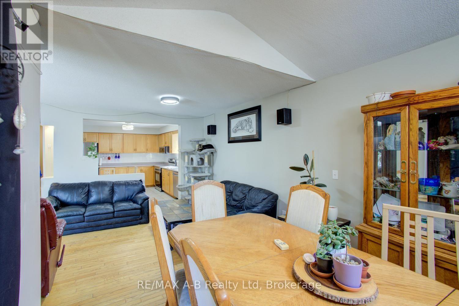 223 Melran Drive, Waterloo, Ontario  N3C 4E5 - Photo 7 - X13750556