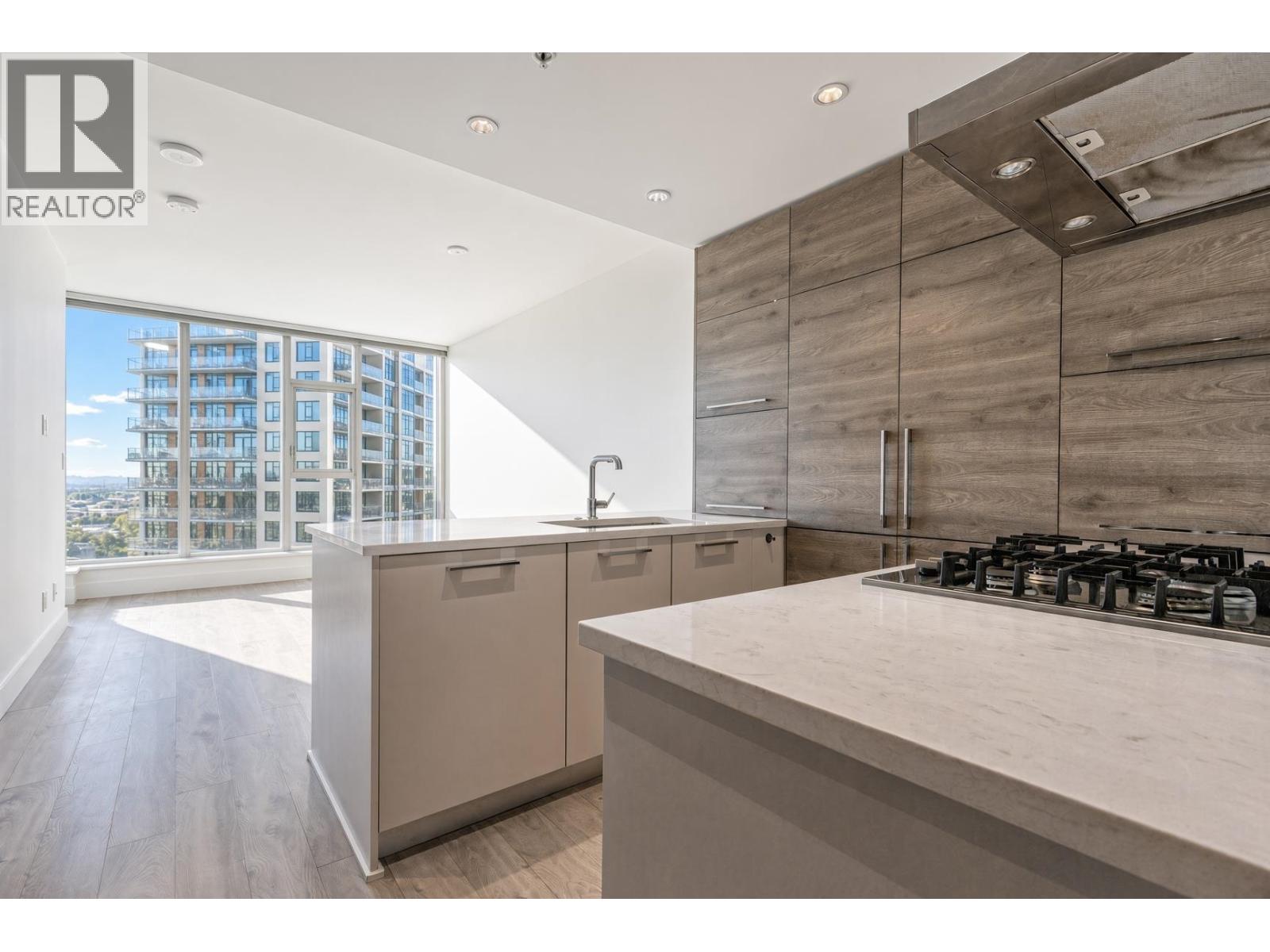 1403 7388 Kingsway, Burnaby, British Columbia  V3N 0G9 - Photo 2 - R3161925