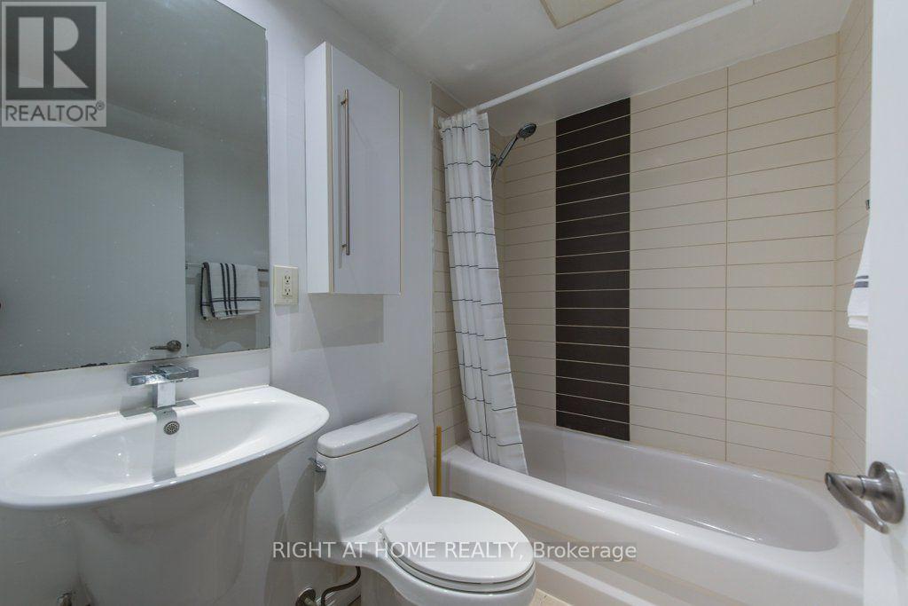812 Bloor Street W, Toronto, Ontario  M6G 1L9 - Photo 11 - W13750568