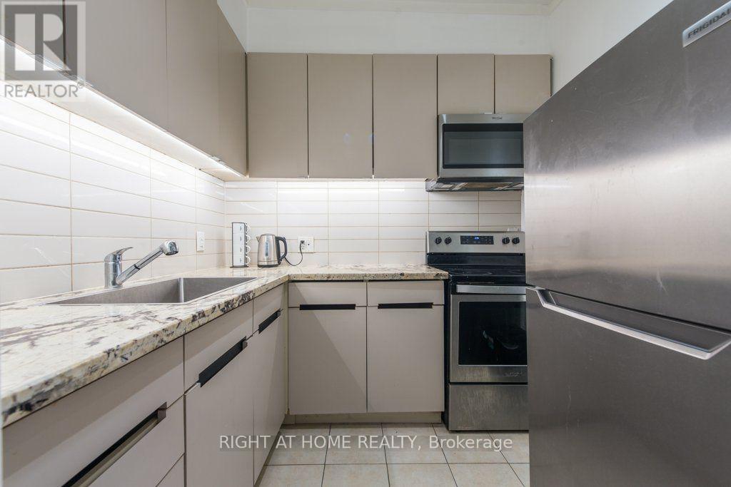 812 Bloor Street W, Toronto, Ontario  M6G 1L9 - Photo 8 - W13750568