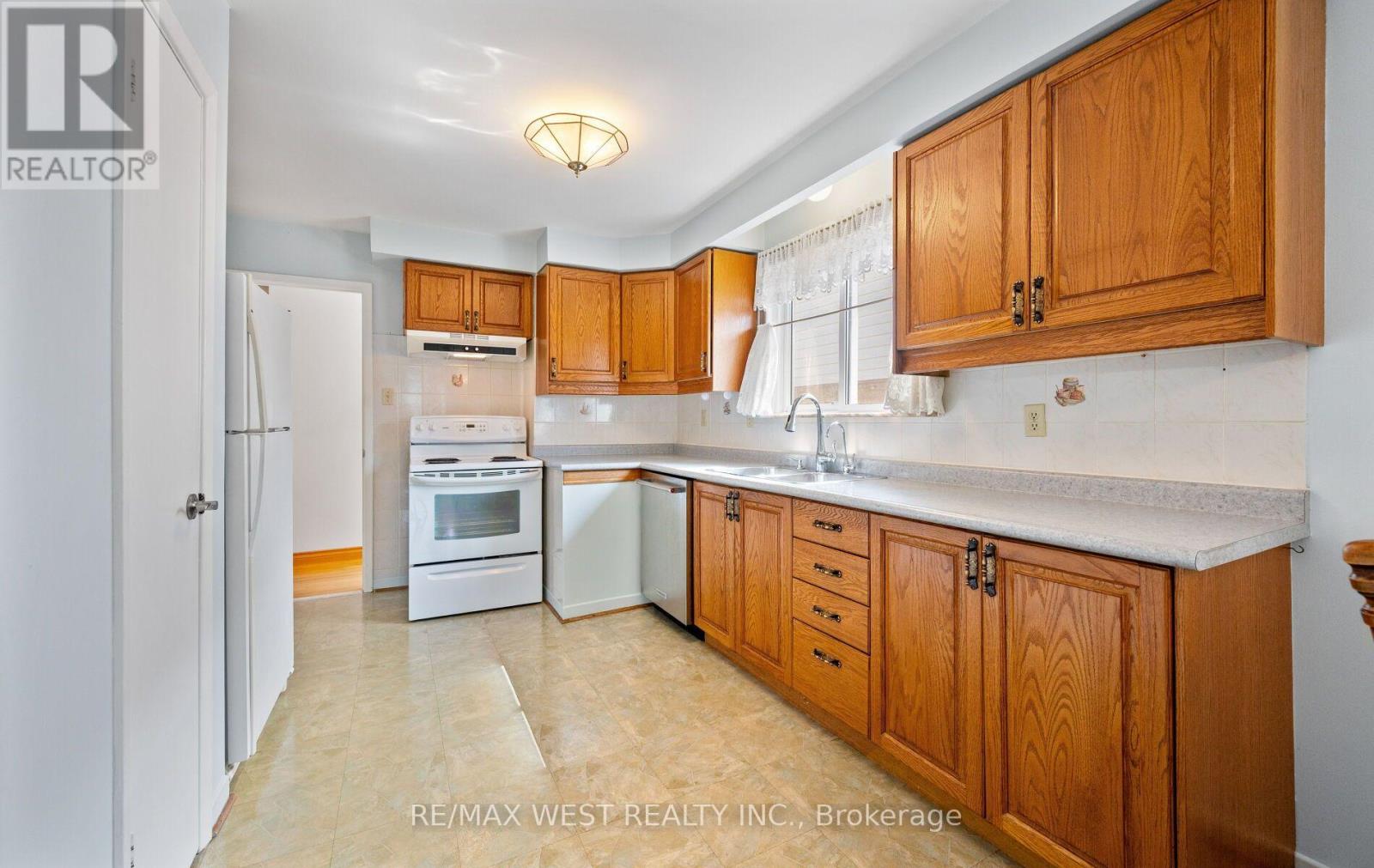 7397 Catalpa Road, Mississauga, Ontario  L4T 2T2 - Photo 12 - W13750604