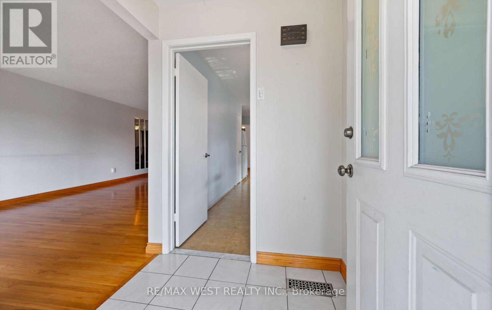 7397 Catalpa Road, Mississauga, Ontario  L4T 2T2 - Photo 14 - W13750604