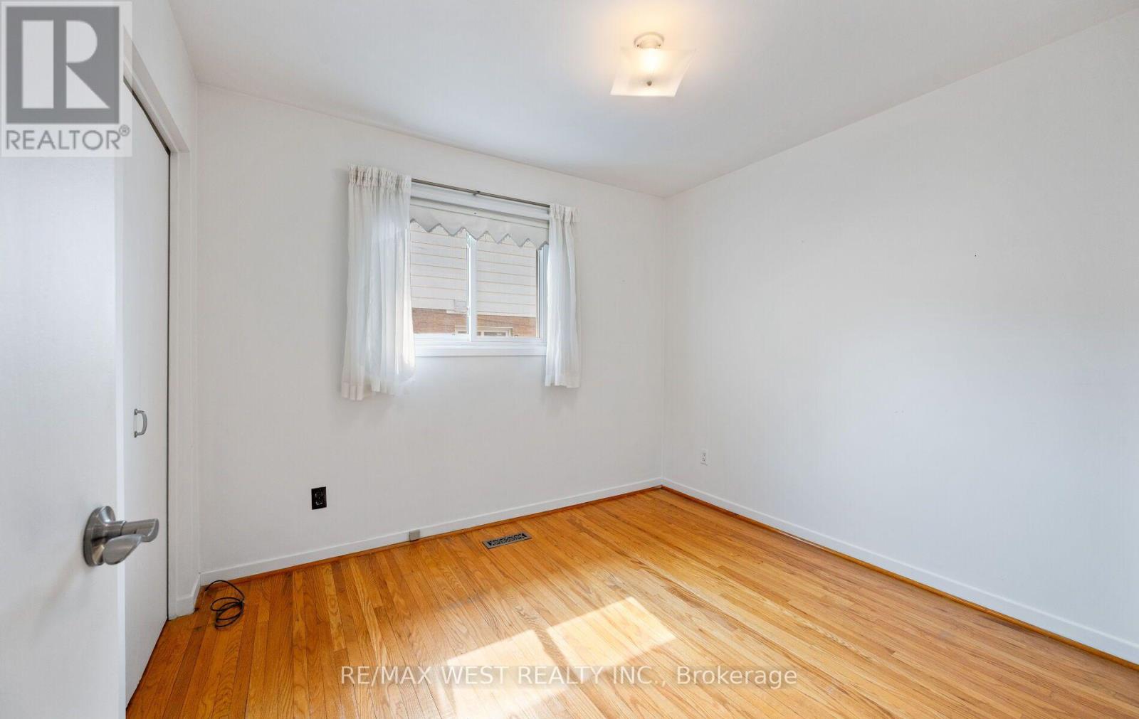 7397 Catalpa Road, Mississauga, Ontario  L4T 2T2 - Photo 16 - W13750604