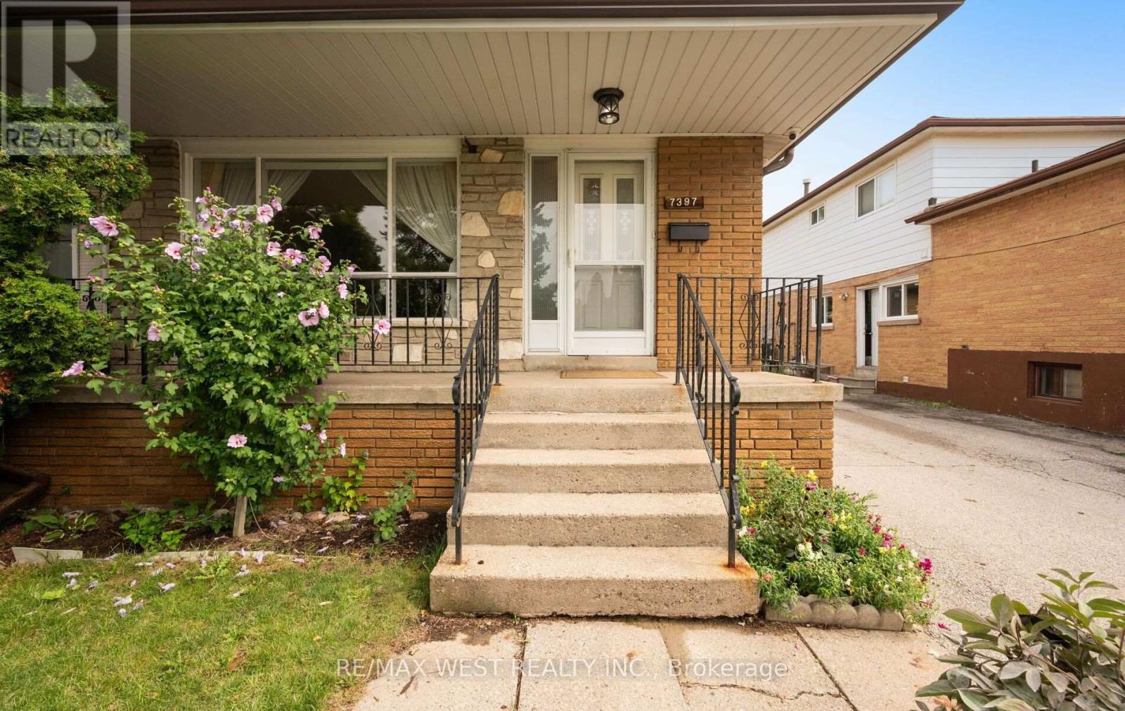 7397 Catalpa Road, Mississauga, Ontario  L4T 2T2 - Photo 3 - W13750604