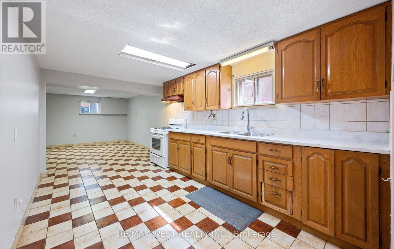 7397 Catalpa Road, Mississauga, Ontario  L4T 2T2 - Photo 31 - W13750604