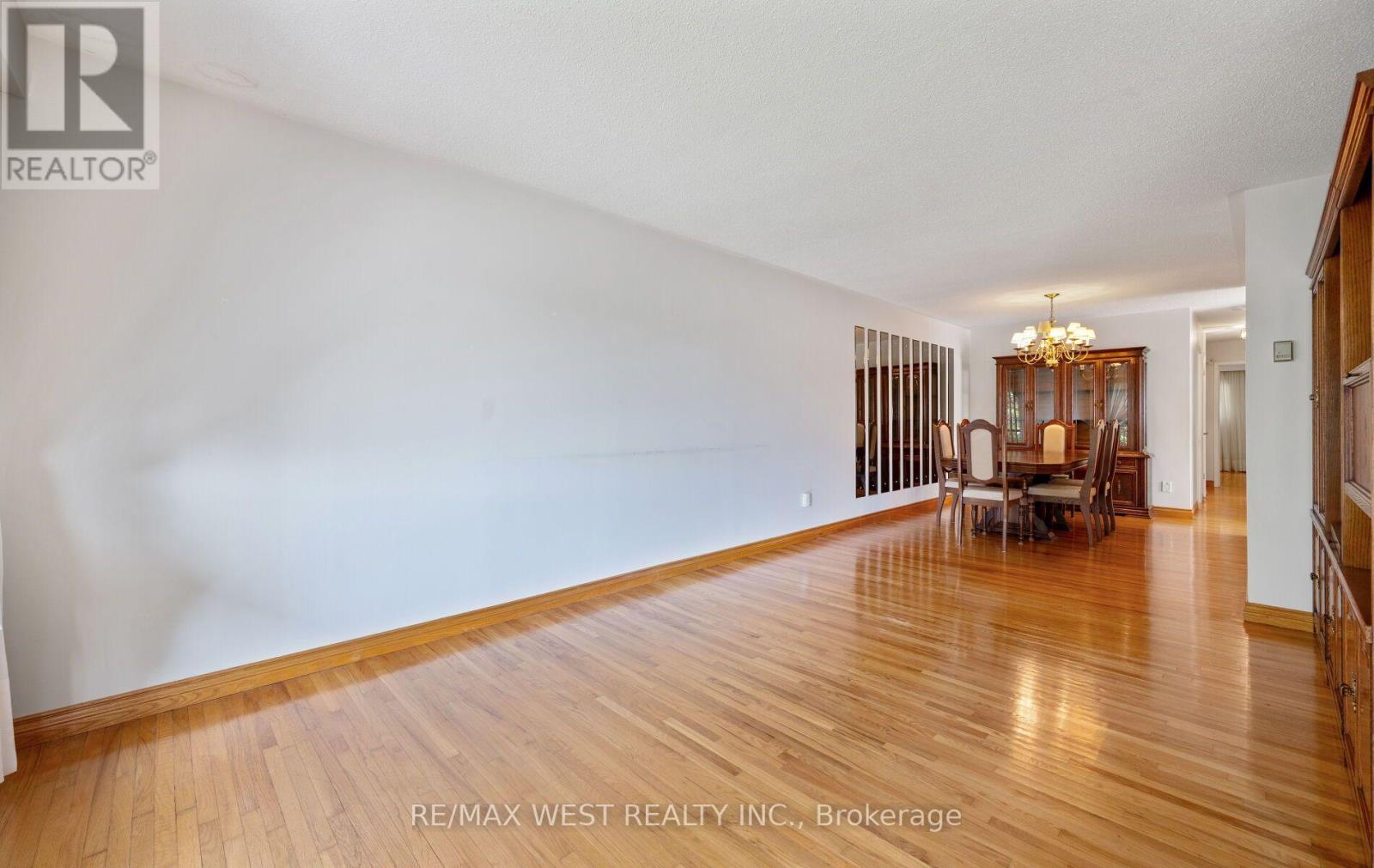 7397 Catalpa Road, Mississauga, Ontario  L4T 2T2 - Photo 6 - W13750604