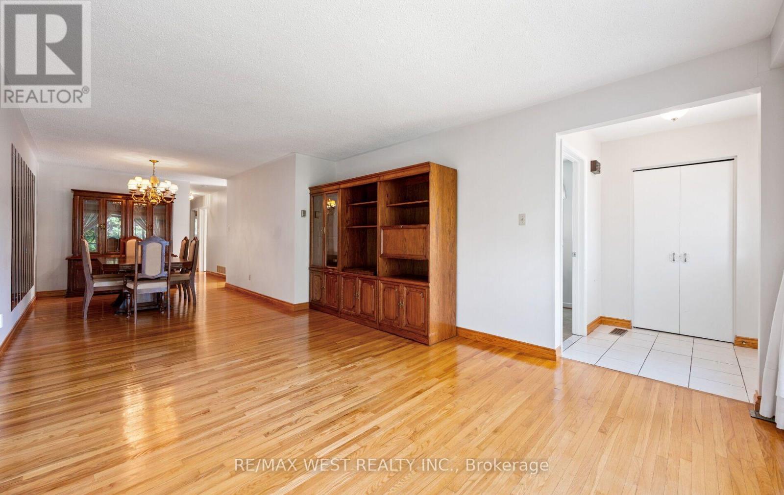 7397 Catalpa Road, Mississauga, Ontario  L4T 2T2 - Photo 7 - W13750604