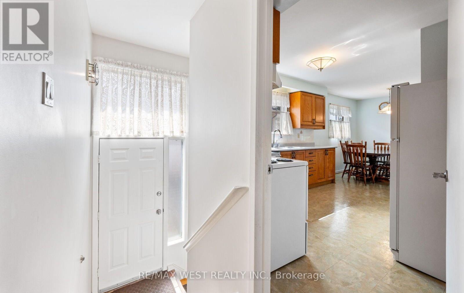 7397 Catalpa Road, Mississauga, Ontario  L4T 2T2 - Photo 9 - W13750604