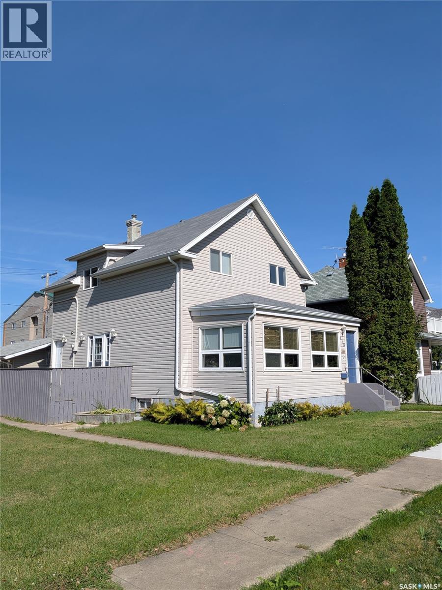 436 12th Street W, Prince Albert, Saskatchewan  S6V 3B8 - Photo 2 - SK047678
