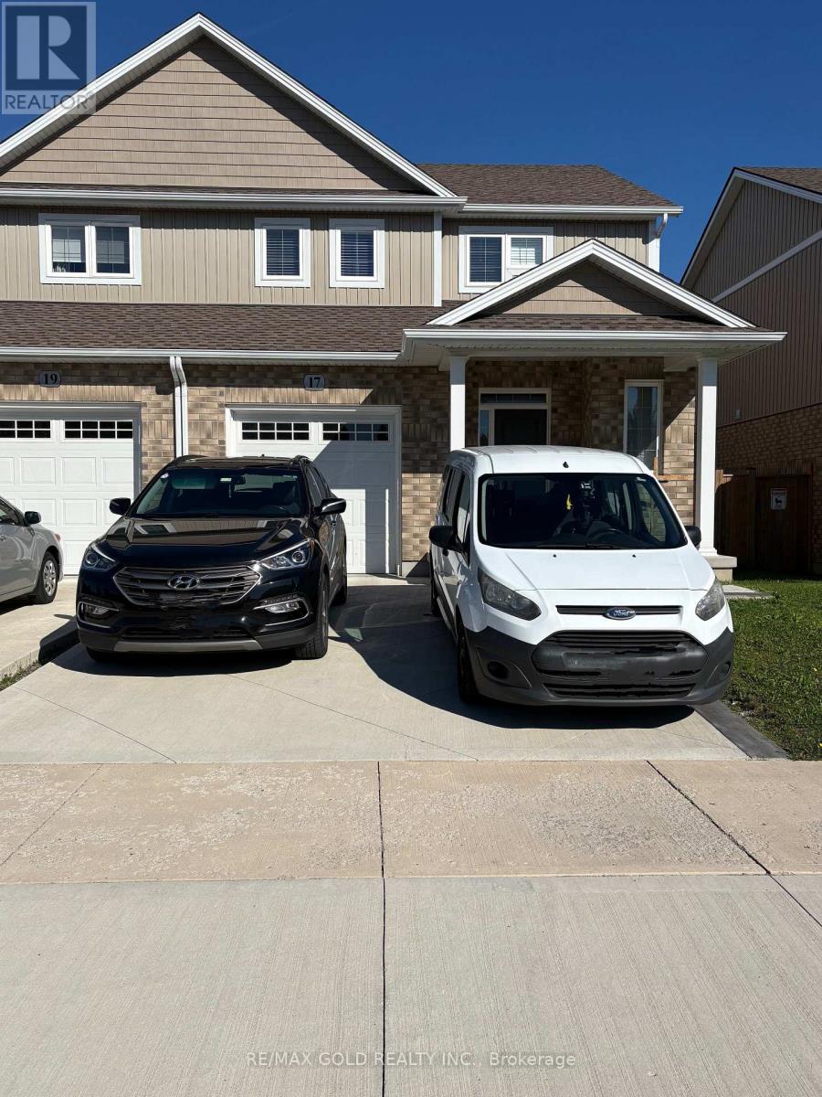 17 Marshall Lane, St. Catharines, Ontario  L2P 0E8 - Photo 2 - X13750538