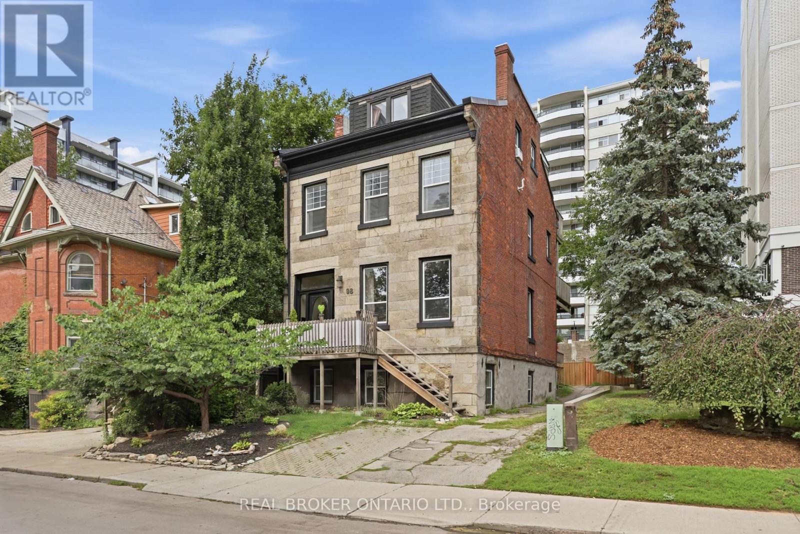 98 Duke Street, Hamilton, Ontario  L8P 1X5 - Photo 2 - X13750586