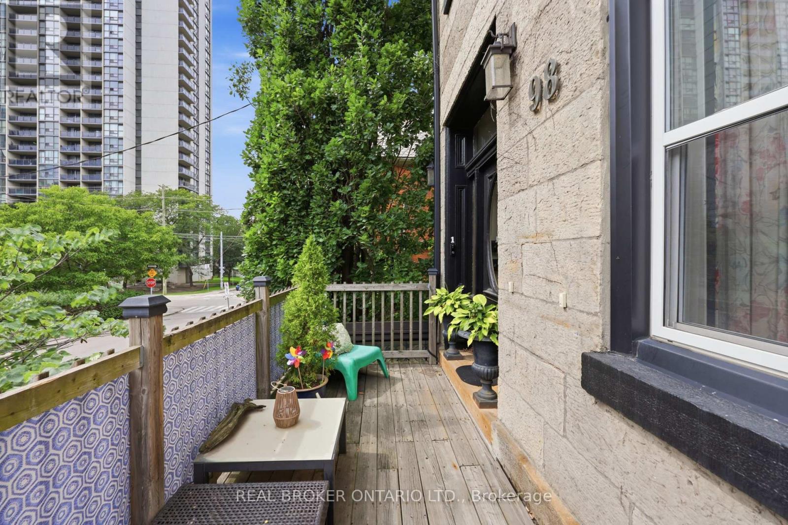 98 Duke Street, Hamilton, Ontario  L8P 1X5 - Photo 3 - X13750586