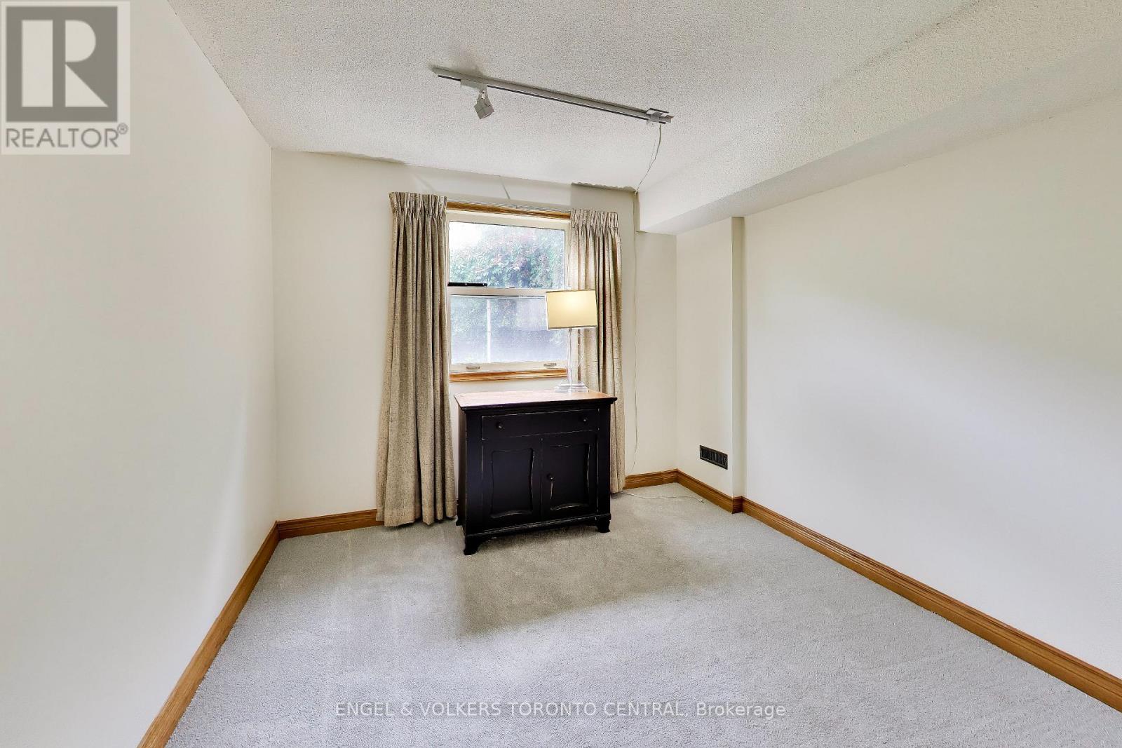 68 Hawley Crescent, Whitby, Ontario  L1N 6V9 - Photo 8 - E13750628
