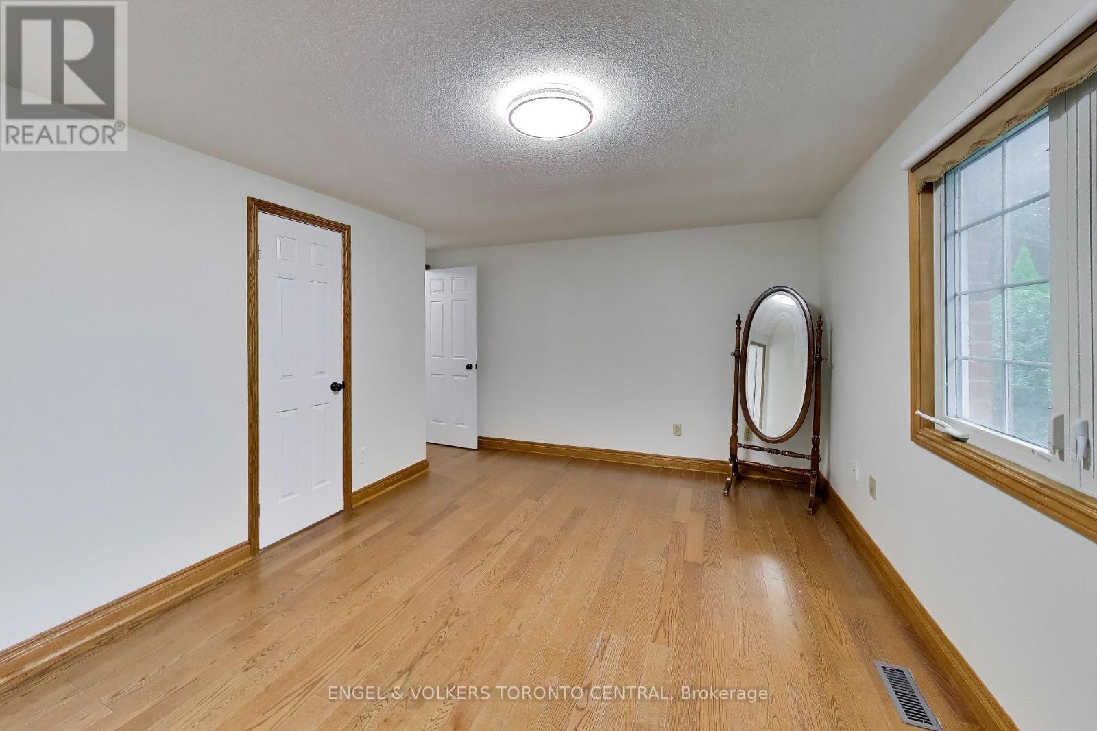 68 Hawley Crescent, Whitby, Ontario  L1N 6V9 - Photo 9 - E13750628