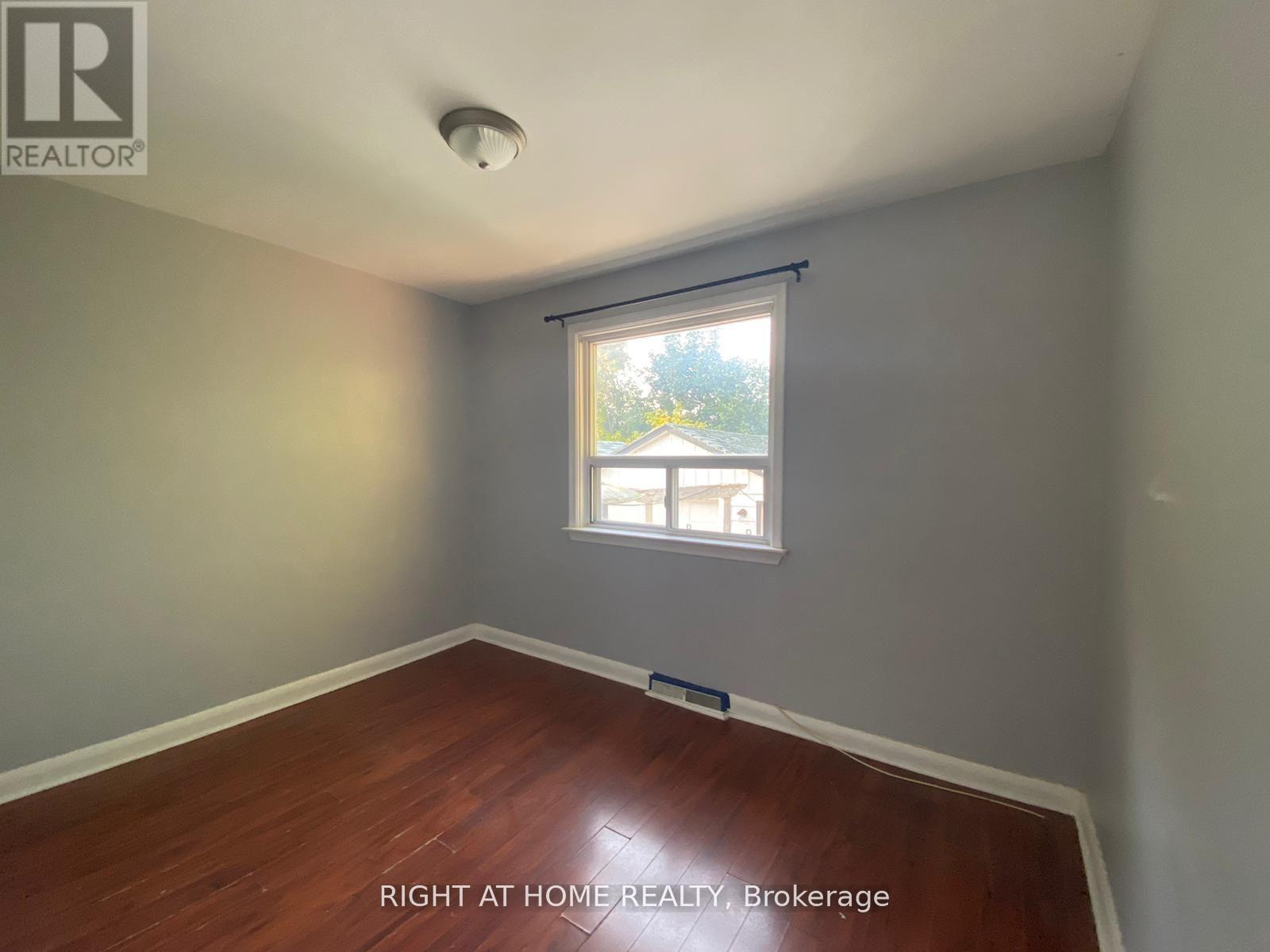 Main Floor - 413 Fernleigh Circle S, Richmond Hill, Ontario  L4C 1E7 - Photo 6 - N13750642
