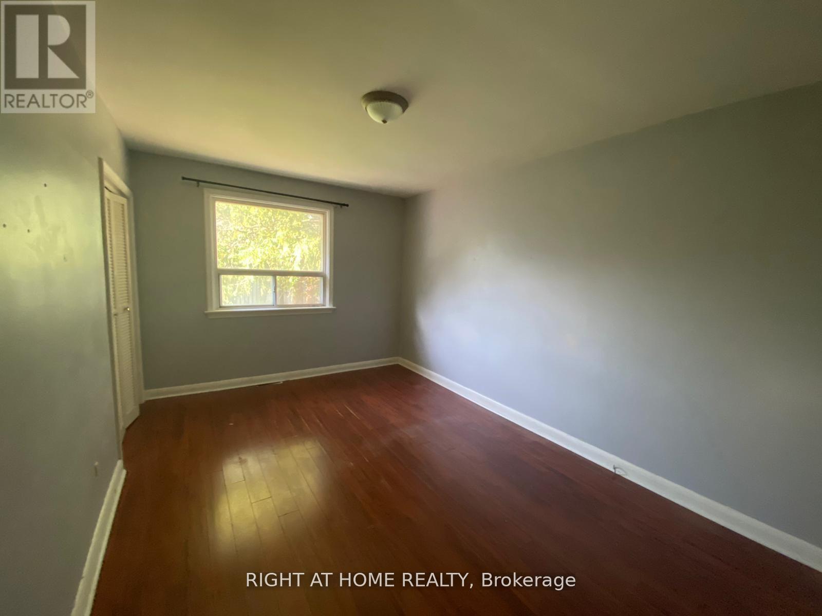 Main Floor - 413 Fernleigh Circle S, Richmond Hill, Ontario  L4C 1E7 - Photo 8 - N13750642