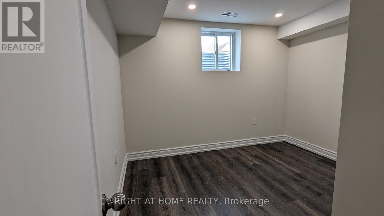 Basement Unit - 5654 Churchill Meadows Boulevard, Mississauga, Ontario  L5M 7A7 - Photo 15 - W13750634