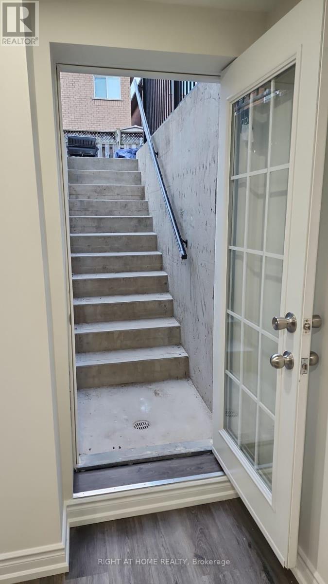 Basement Unit - 5654 Churchill Meadows Boulevard, Mississauga, Ontario  L5M 7A7 - Photo 3 - W13750634