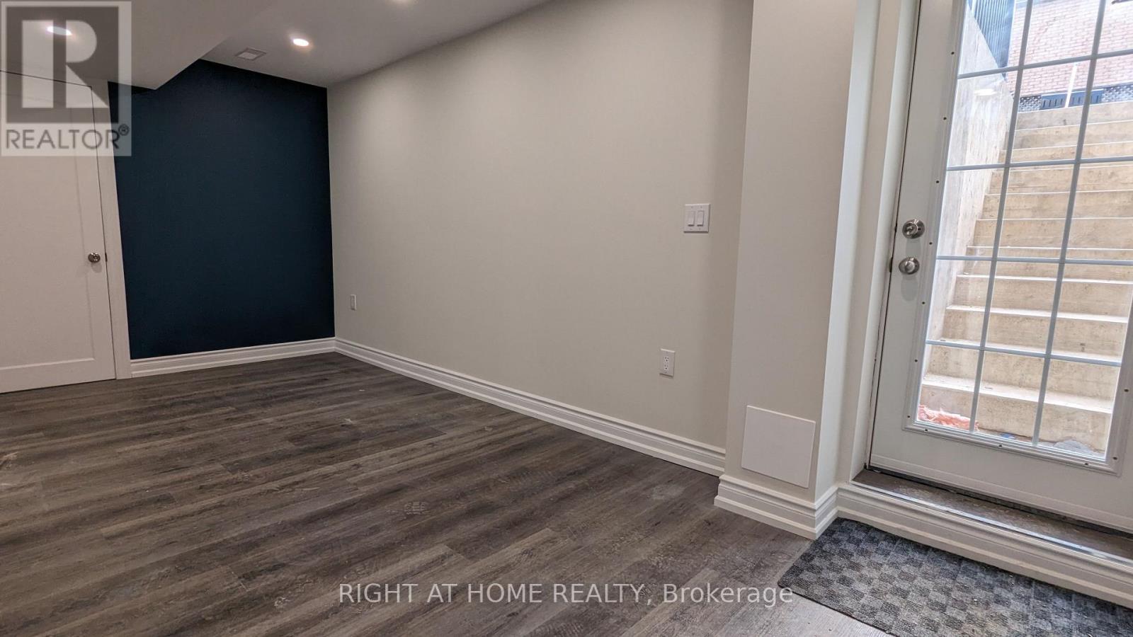 Basement Unit - 5654 Churchill Meadows Boulevard, Mississauga, Ontario  L5M 7A7 - Photo 4 - W13750634