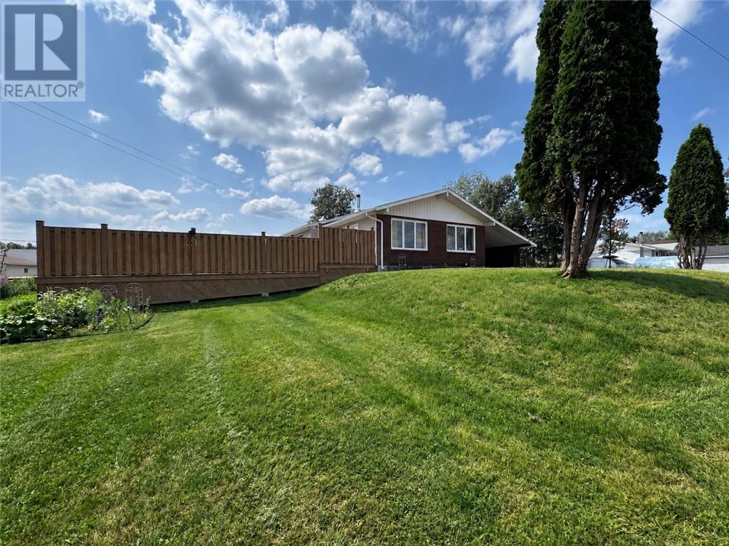 145 Dufferin Street, Chapleau, Ontario  P0M 1K0 - Photo 2 - 2130182