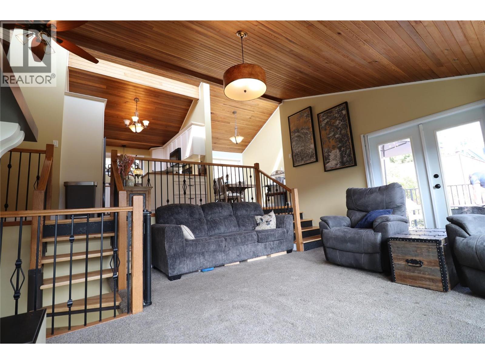 3702 9th Avenue, Castlegar, British Columbia  V1N 3T2 - Photo 17 - 10399498